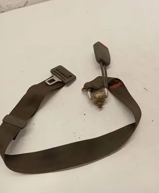 Volkswagen PASSAT B3 Middle seatbelt (rear) 357857713B