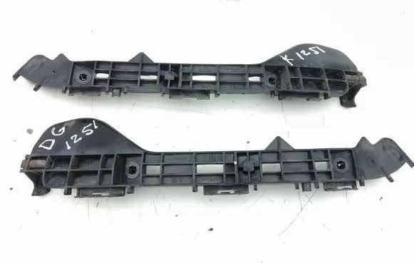 Lexus CT 200H Rear bumper mounting bracket 52576 76010
