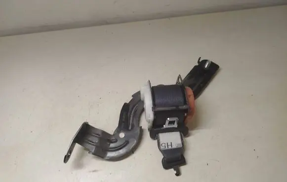 Subaru Outback (BS) Middle seatbelt (rear) C71412