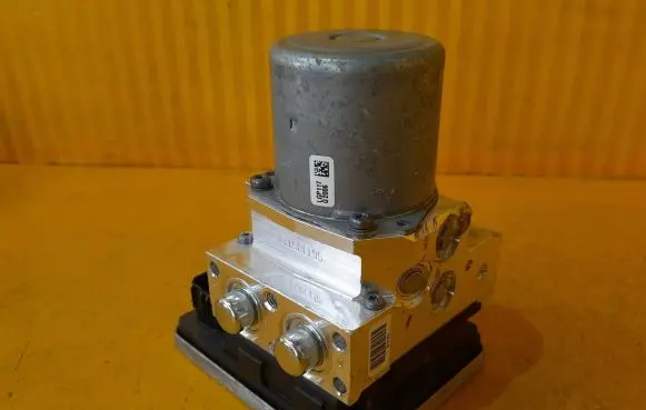Mercedes-Benz E AMG W213 ABS Pump A2139001733