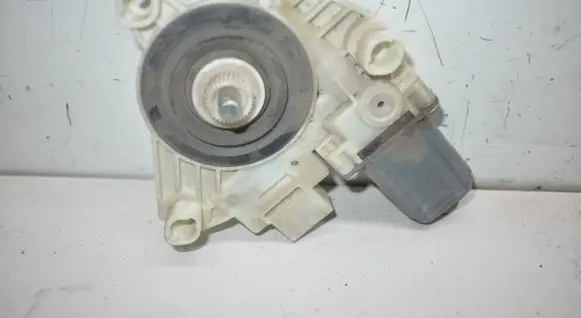 Mercedes-Benz C W205 Front door window regulator motor A2139069501