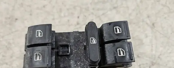 Volkswagen PASSAT B6 Electric window control switch 1K44959857