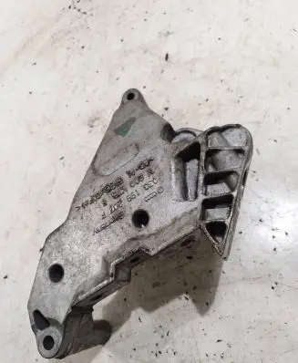 Volkswagen Touran I Engine mounting bracket 03G199207F V200KTS5