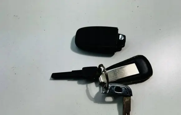 Audi A5 8T 8F Ignition key/card 8TO959754D