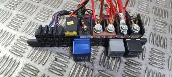 Volkswagen PASSAT B5.5 Fuse box set 8l0941822a