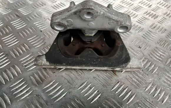 Suzuki Vitara (LY) Gearbox mounting bracket