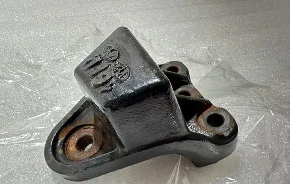 Hyundai i40 Engine mounting bracket