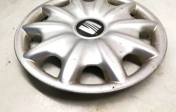 Seat Toledo II (1M) R15 wheel hub/cap/trim 1M0601147B 1M0601147F