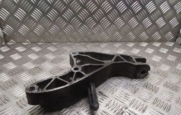 Opel Zafira B Engine mounting bracket 13125634