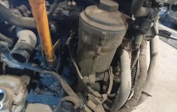 Skoda Octavia Mk2 (1Z) Oil filter cover