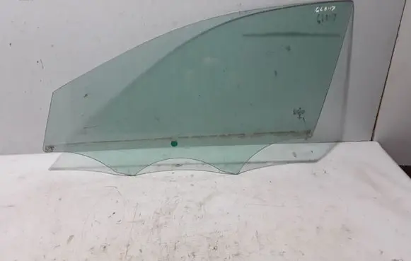 Mercedes-Benz GLA W156 Front door window glass four-door A1567250110