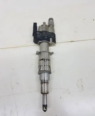BMW 7 F01 F02 F03 F04 Fuel injector 7585261 10181010 PA66GF35