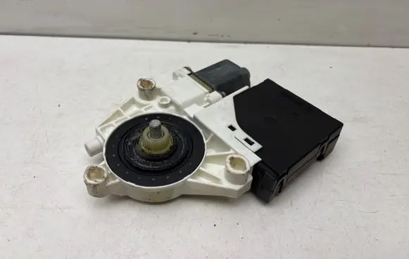 Volkswagen Golf Plus Front door window regulator motor 1K0959792G 5M1837402B