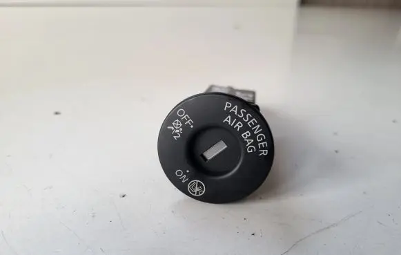 Nissan Qashqai Passenger airbag on/off switch 14106SD