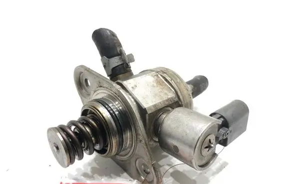 Volkswagen Touran III Fuel injection high pressure pump 06K127025E