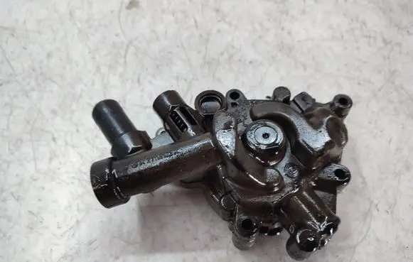 Mercedes-Benz C W204 Oil pump A2711810301