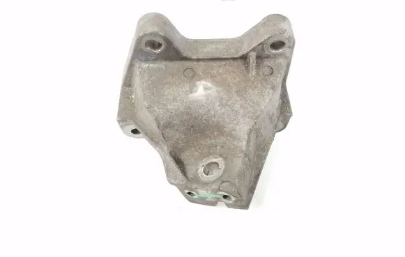 Engine mounting bracket