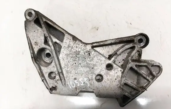 Engine mounting bracket