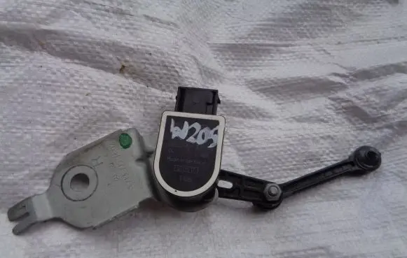 Mercedes-Benz C W205 Headlight/headlamp level sensor A000905370