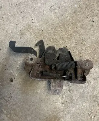 Mitsubishi Carisma Engine bonnet/hood lock/catch