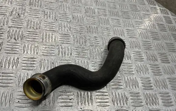 Mercedes-Benz C W204 Engine coolant pipe/hose A2045011682