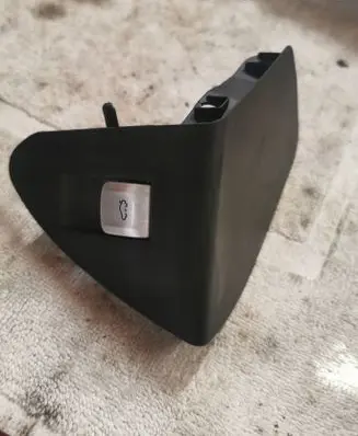BMW 7 G11 G12 Tailgate/boot open switch button 105851300C