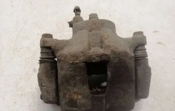 Toyota Corolla Verso E121 Front brake caliper