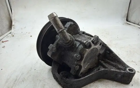 BMW 3 E90 E91 Power steering pump 91128