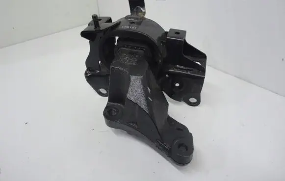 Suzuki Swift II Engine mount vacuum valve 
