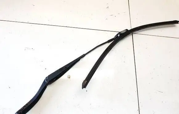 Volvo V50 Front wiper blade arm 8623159