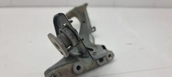 Fender mounting bracket