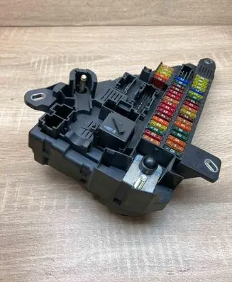 BMW 5 E60 E61 Fuse module 9138830 518956057
