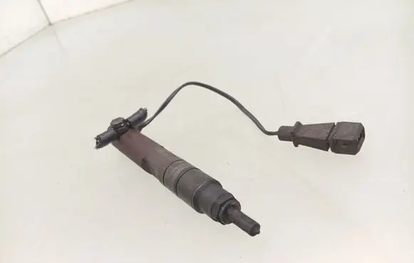 Volkswagen PASSAT B4 Fuel injector 028130201J