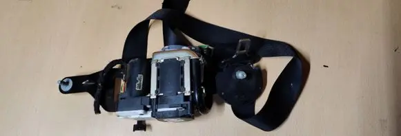Mercedes-Benz E W212 Front seatbelt 620048100