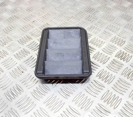 BMW 2 F22 F23 Quarter panel pressure vent 