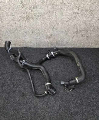 Engine coolant pipe/hose