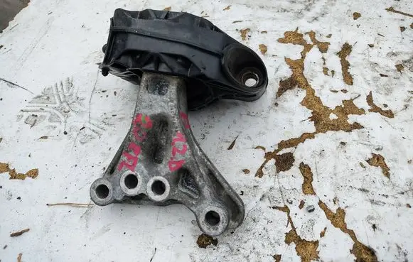 Peugeot 208 I Engine mounting bracket 