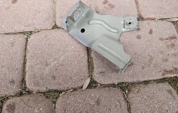 Opel Zafira C Fender mounting bracket 3255