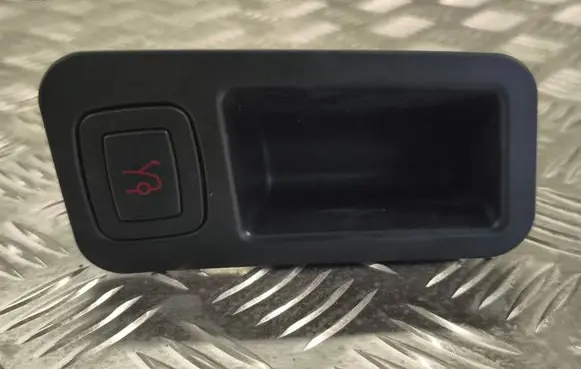 Tesla Model S Tailgate/boot open switch button 100926400E