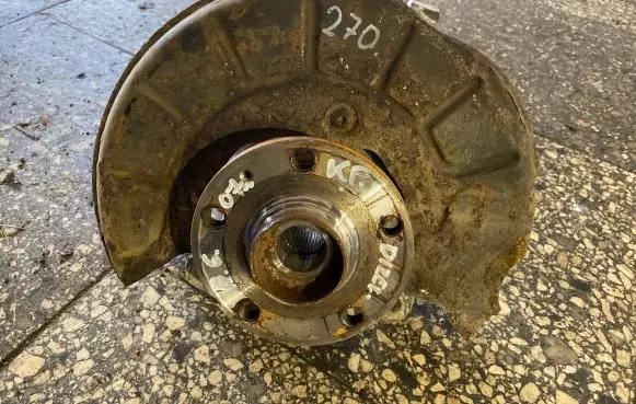 Volkswagen PASSAT B6 Front wheel hub