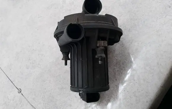 Audi A3 S3 8P Secondary air pump 06A959253B