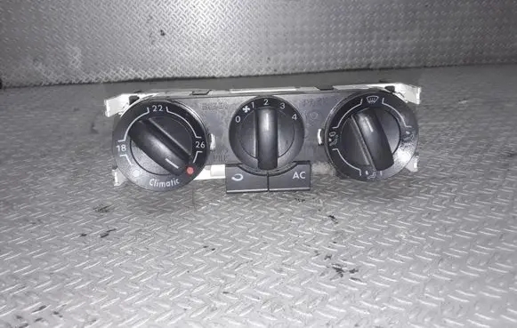 Volkswagen Polo Climate control unit