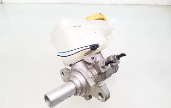 Subaru Impreza IV Master brake cylinder FJ120X5YTC