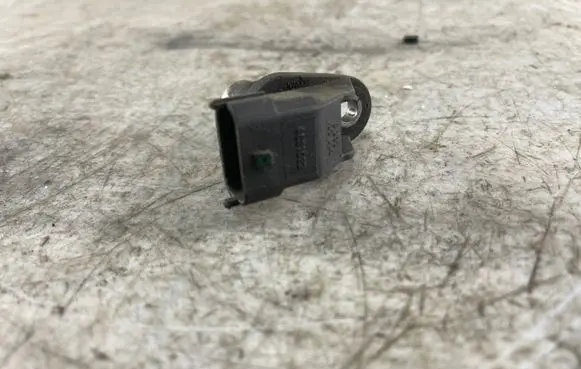 Volvo V70 Camshaft position sensor 8631533 0232103033