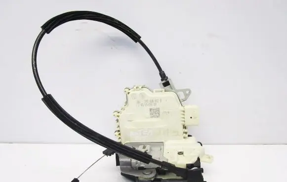 Seat Altea XL Rear door lock 5P0839012B