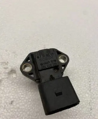 Volkswagen Golf IV Air pressure sensor 038906051