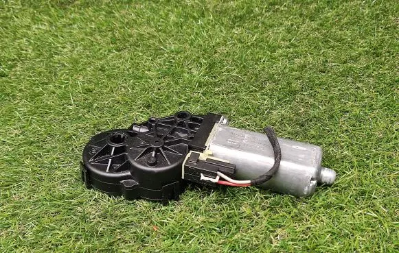 Volkswagen PASSAT B6 Seat adjustment motor 0390203224