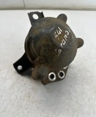 Mitsubishi Grandis Engine mount bracket