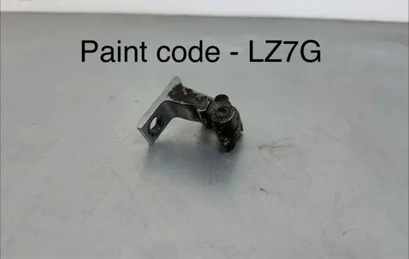 Audi Q7 4M Rear door lower hinge 8S0833404A