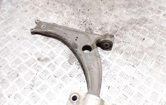 Volkswagen PASSAT B6 Front lower control arm/wishbone 3C0407153B